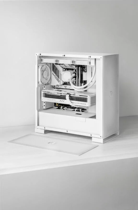 Custom Gaming PC With Front Panel On Desk Frost Maxx