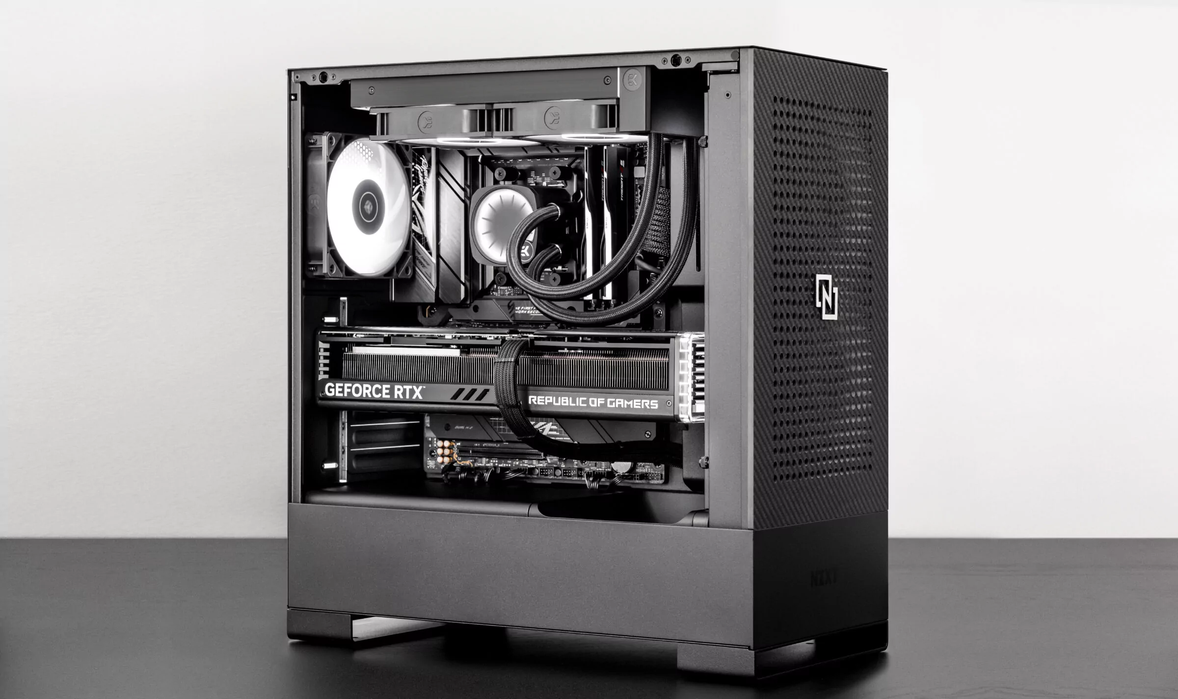 High-End Custom Game PC With Carbon Ember FENN Systems