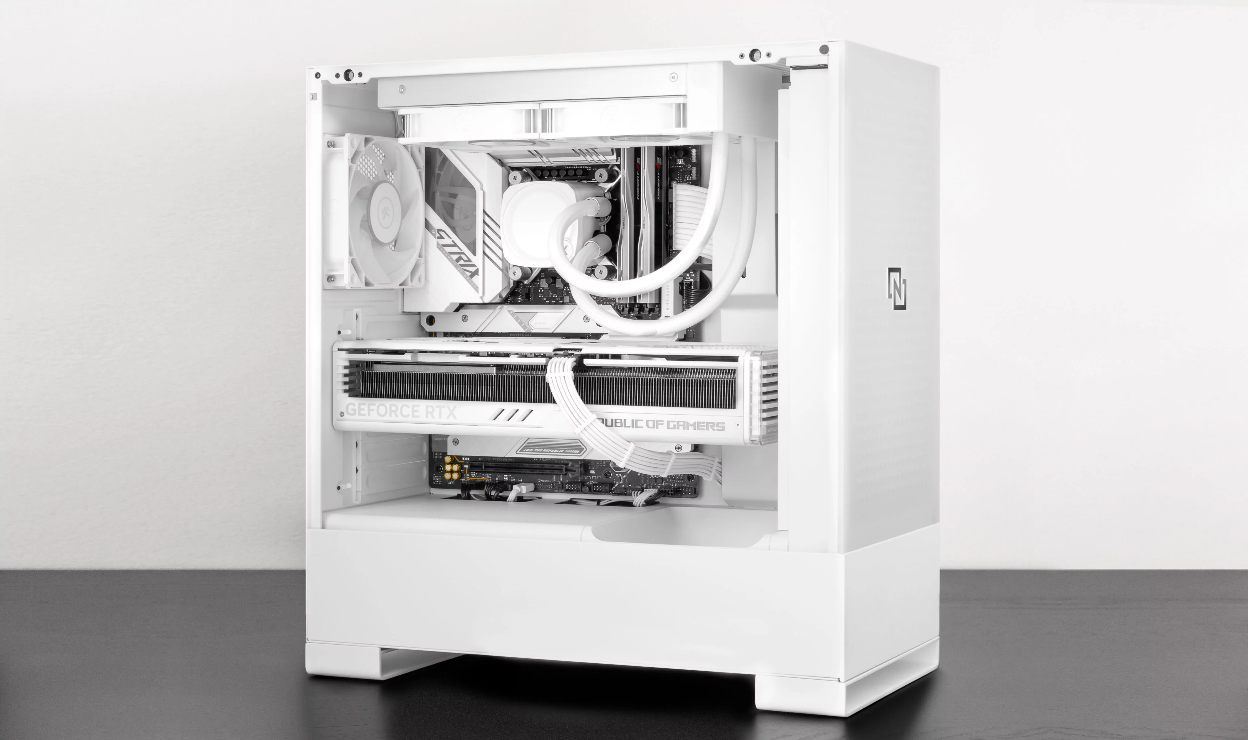 White Custom Game PC FROST By FENN Systems