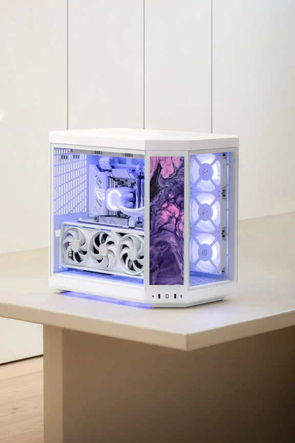 Frost_Product_High-End_Game_PC_HyteY70_Touch